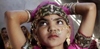 O fetiță mireasă la Vadiya, in India