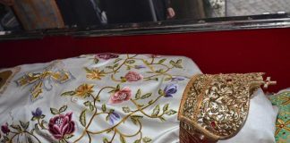 Sfânta Cuvioasă Parascheva - credință, afacere sau manipulare?