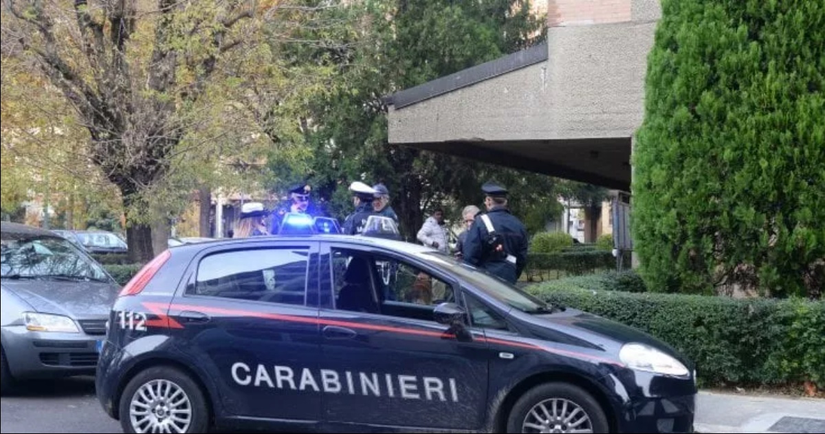 Incidente sul lavoro in Italia, un lavoratore rumeno è morto dopo essere caduto dal quinto piano