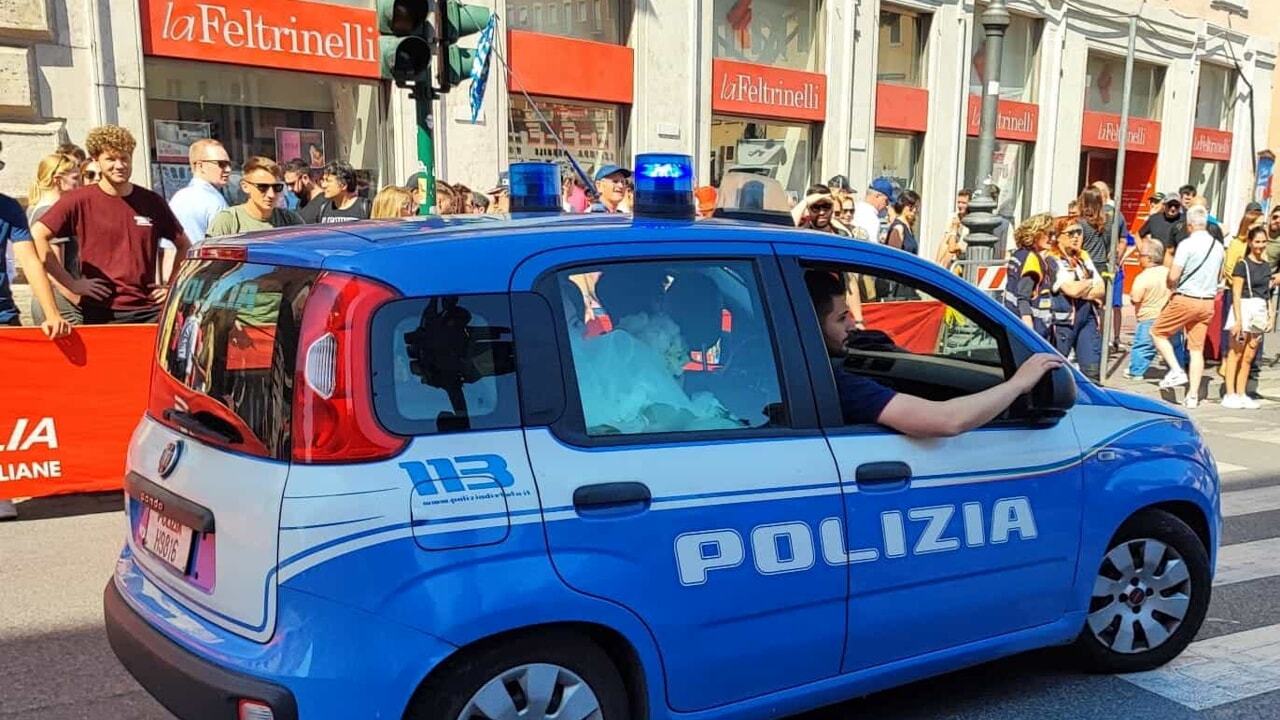 Sposa polizia Giro d'Italia 2023