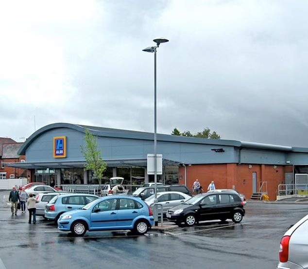 aldi-supermarket-20230703
