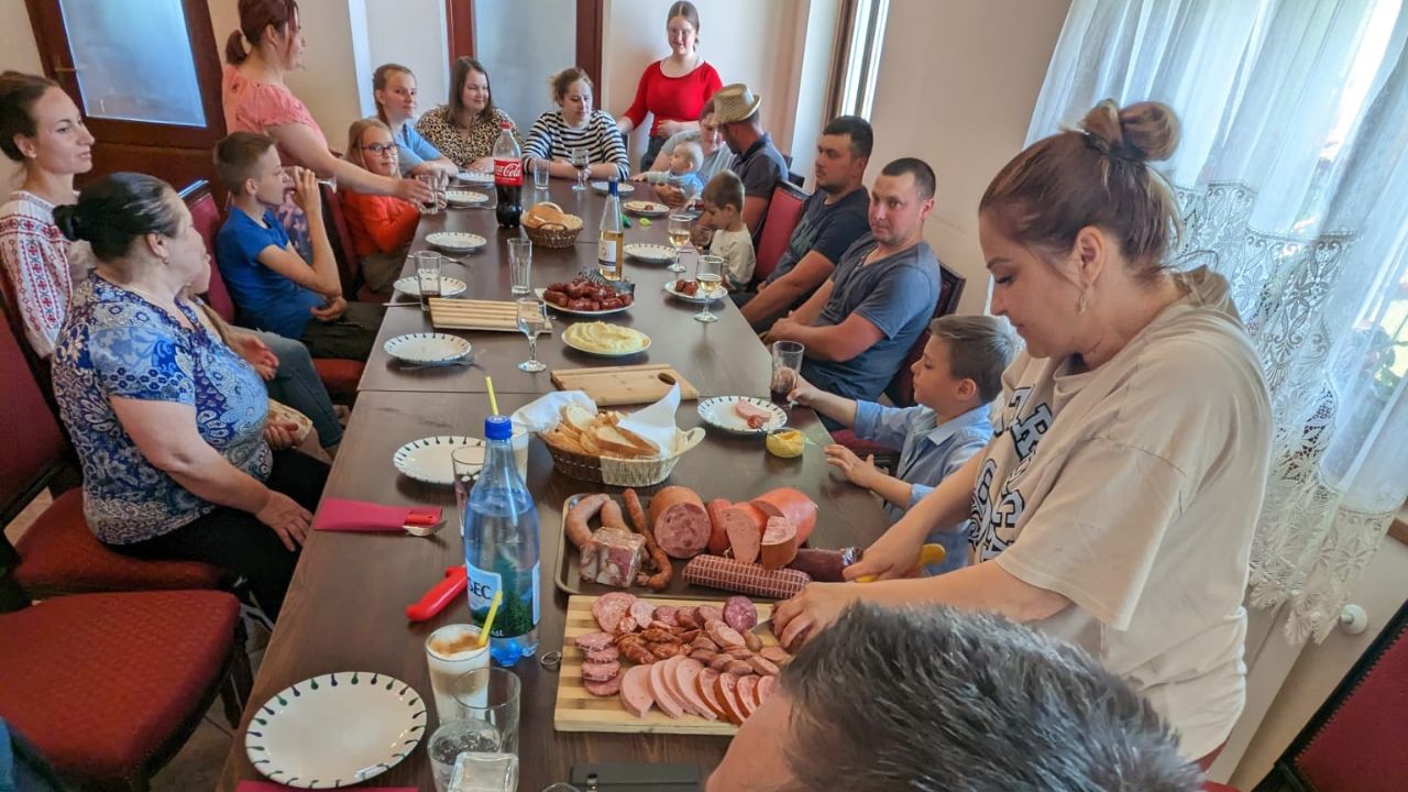 familia-grigore-dobras-masa-impreuna
