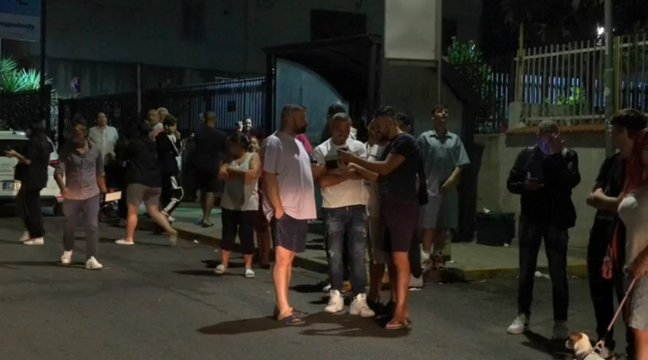 cutremur-napoli-20231003a