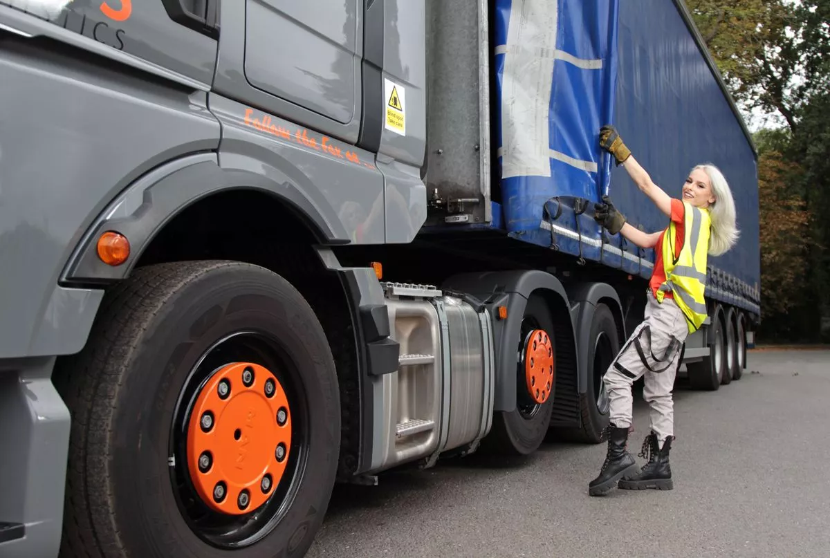 1_PROD-PAY-CATERS_FEMALE_TRUCK_DRIVER_007JPG 1_PROD-PAY-CATERS_FEMALE_TRUCK_DRIVER_007JPG