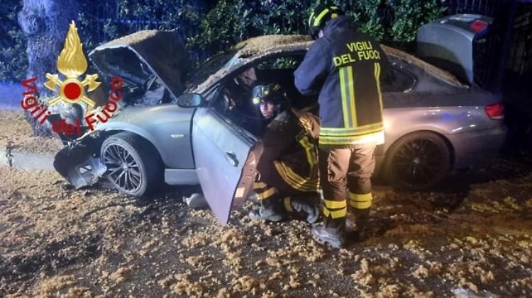 Intervento_dei_vigili_del_fuoco_a_Como-2-2-1711960751416.jpg--elisoccorso__parte_il_servizio_anche_nelle_ore_notturne Intervento_dei_vigili_del_fuoco_a_Como-2-2-1711960751416.jpg--elisoccorso__parte_il_servizio_anche_nelle_ore_notturne