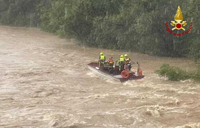 Tre giovani dispersi per piena del Natisone in Friuli Tre giovani dispersi per piena del Natisone in Friuli