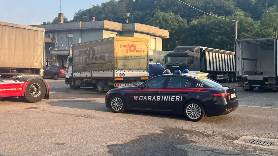 investito-da-un-camion-nel-cortile-di-unauto-officina-a-pon_0c2vjET_v3_large_libera investito-da-un-camion-nel-cortile-di-unauto-officina-a-pon_0c2vjET_v3_large_libera