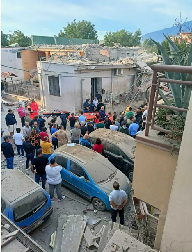 8369455_22091026_palazzina_napoli_saviano 8369455_22091026_palazzina_napoli_saviano