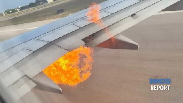 Le fiamme dal motore Le fiamme dal motore