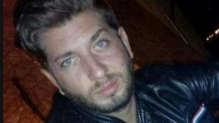 la-mamma-e-arrivata-dalla-romania-per-il-funerale la-mamma-e-arrivata-dalla-romania-per-il-funerale
