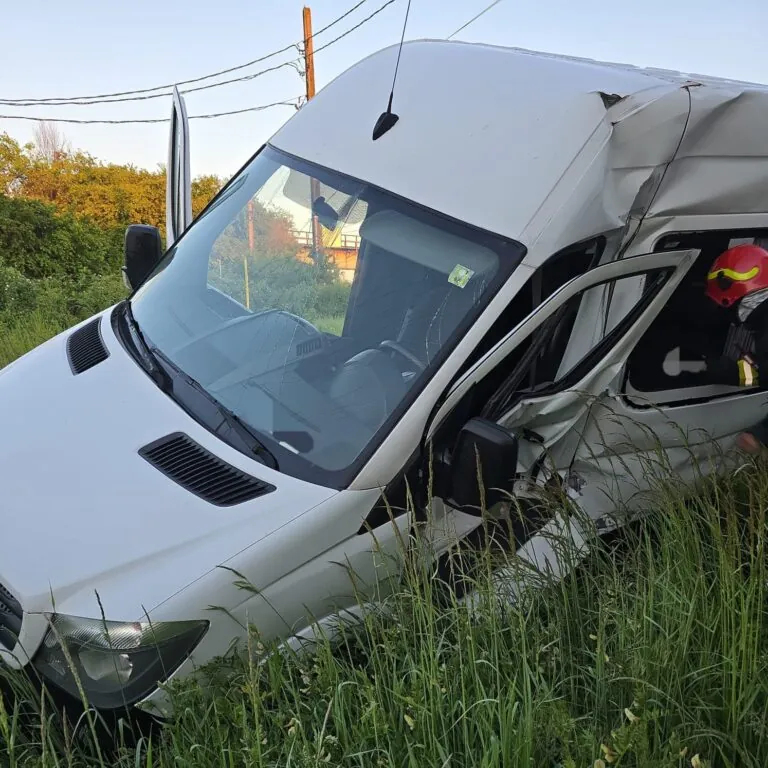microbuz-accident-768x768 microbuz-accident-768x768