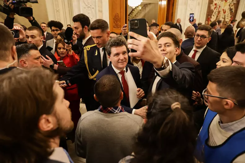 nicusor-dan-depunere-juramant--foto-vlad-chirea-2025-05-26-at-15-41-47-3 nicusor-dan-depunere-juramant--foto-vlad-chirea-2025-05-26-at-15-41-47-3